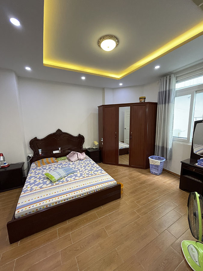 Bán nhà Nguyễn Văn Đậu, Quận Bình Thạnh nhà 3 lầu, đẹp lung linh, full nội thất hẻm cách đường 20m
